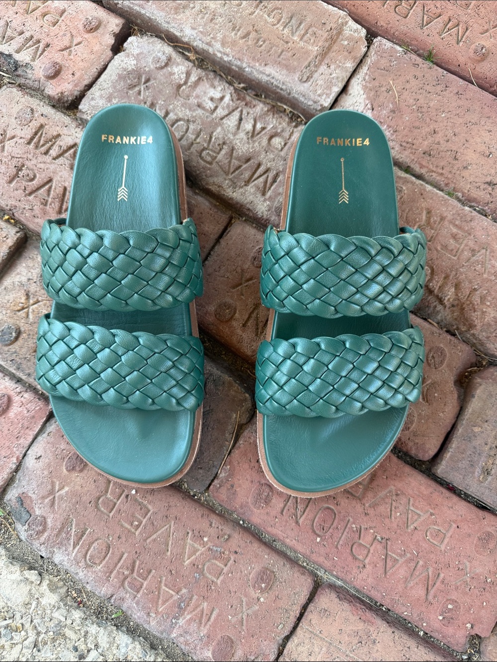 FRANKIE 4 women 10 rich Green LEATHER slide Sandals Excellent NEW w/o box